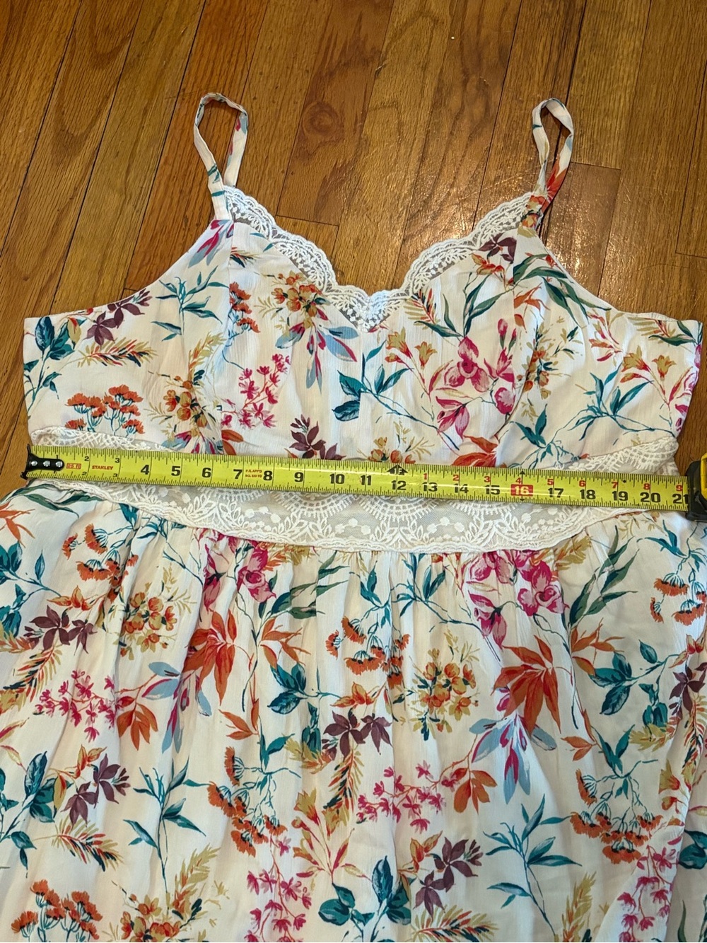 torrid Women’s Cream Floral Lace-Trim Maxi Dress with Multicolor Blooms 3 NWT - Picture 4 of 8